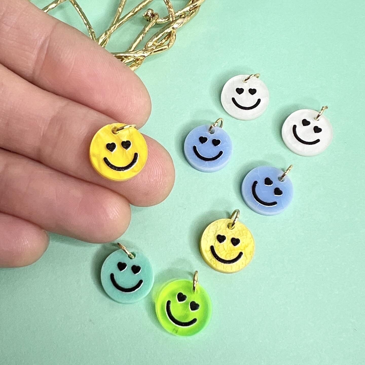 8 Smiley Anhänger mit Ösen Herz Augen Edelstahl Gold Schmuck Herstellung Zubehör rostfrei