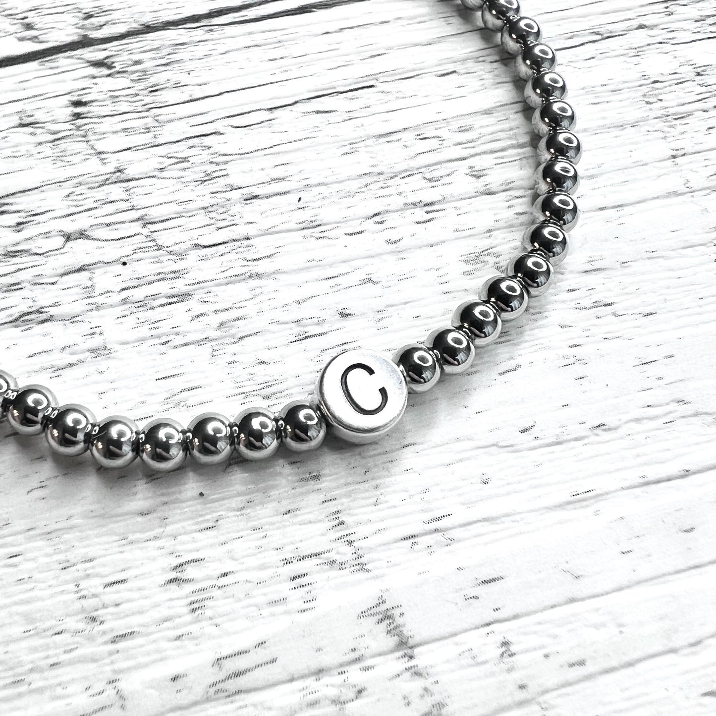 Personalisiertes Armband "Silver Letter" aus Edelstahlperlen