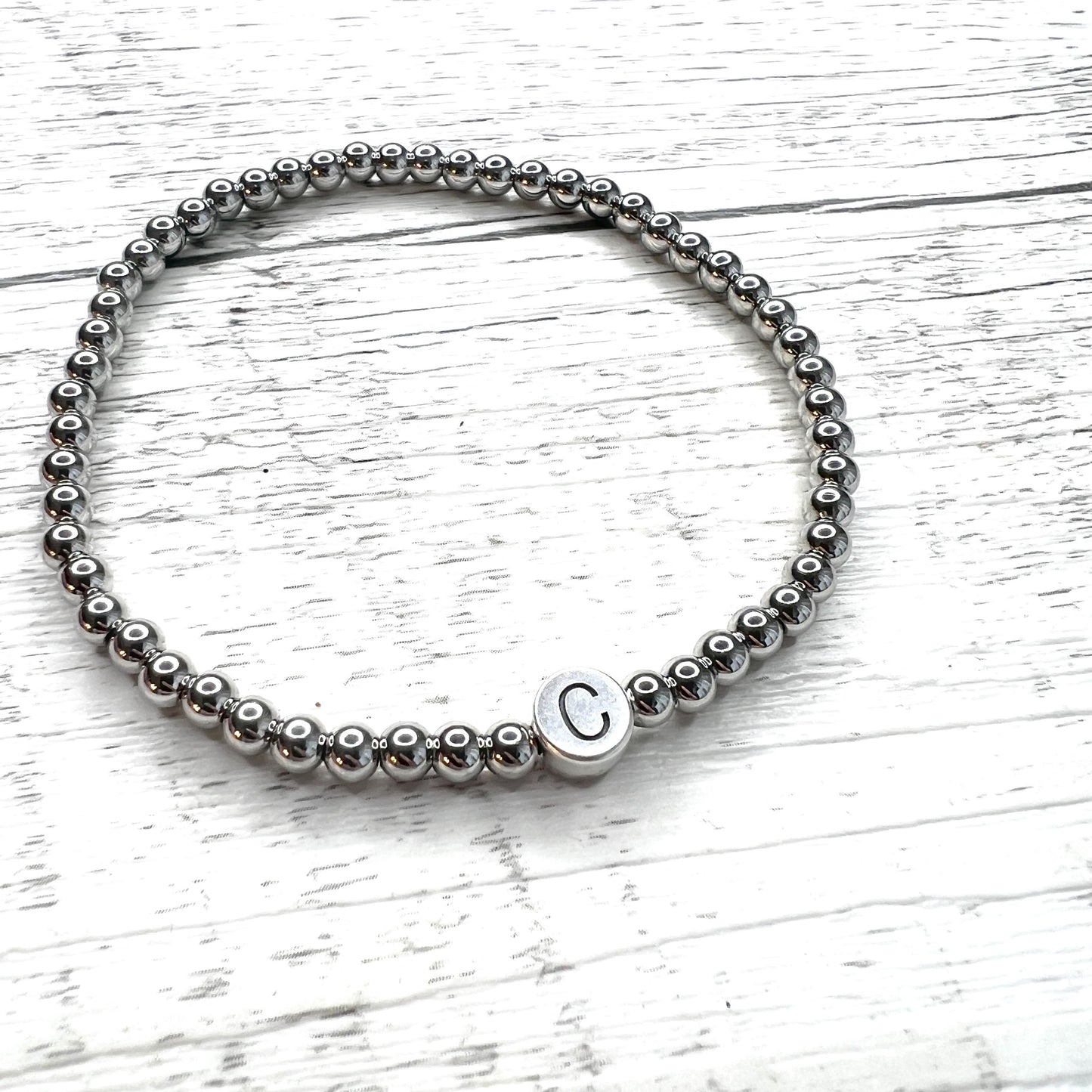 Personalisiertes Armband "Silver Letter" aus Edelstahlperlen