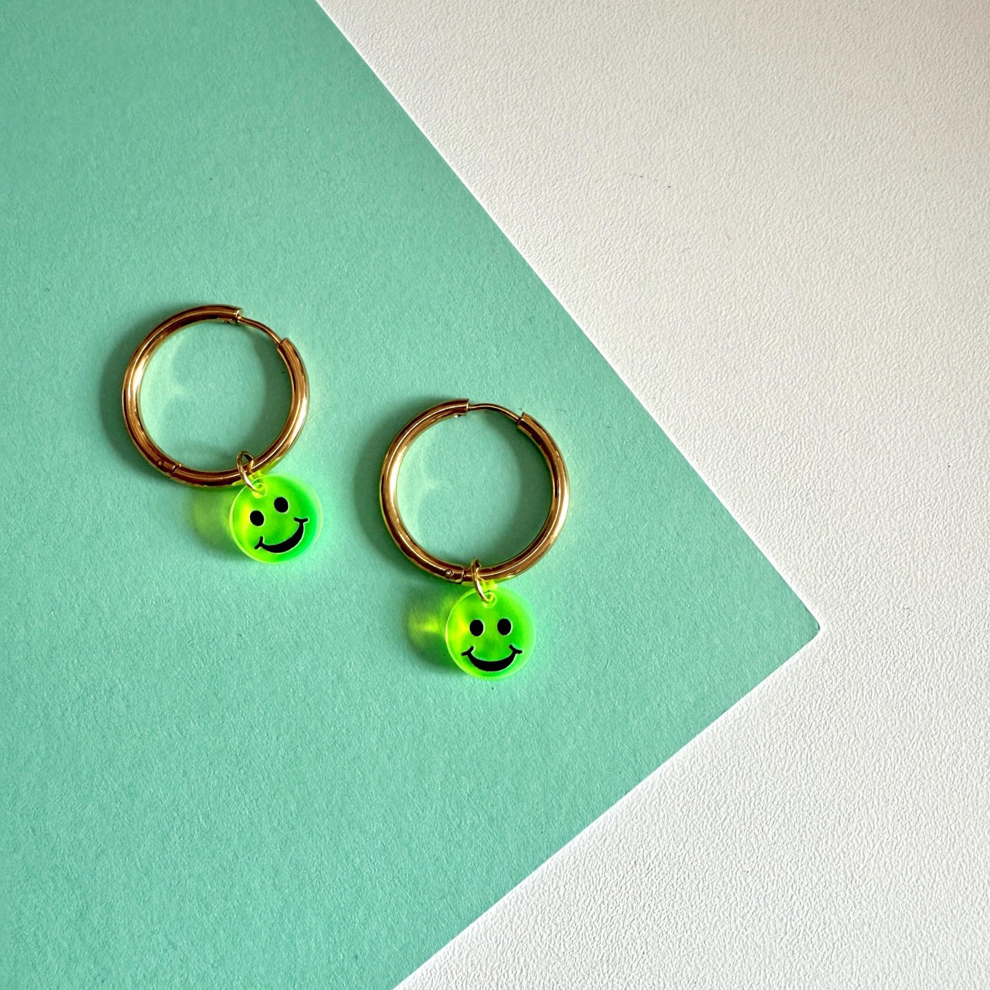 Smiley Ohrringe - Creolen Gold aus Edelstahl