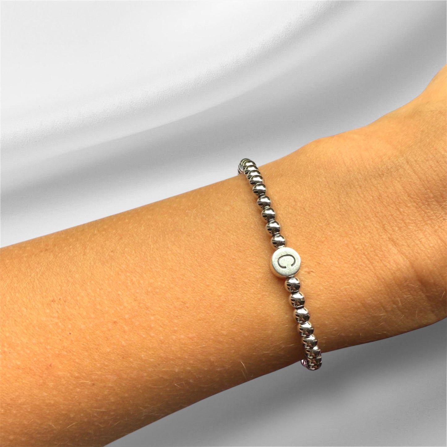 Personalisiertes Armband "Silver Letter" aus Edelstahlperlen