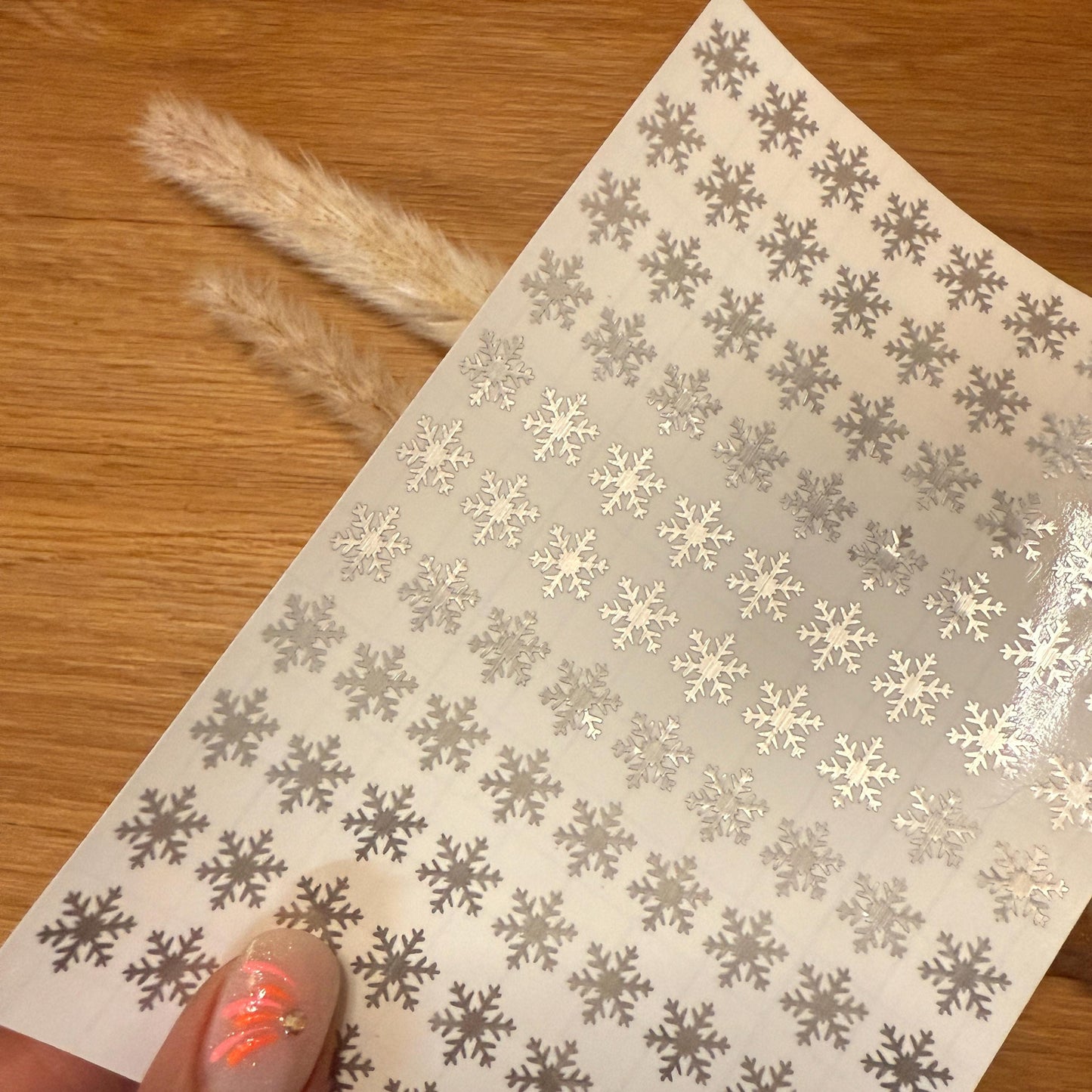 99 Schneeflocken Aufkleber in Silber - mini Sticker zum Dekorieren