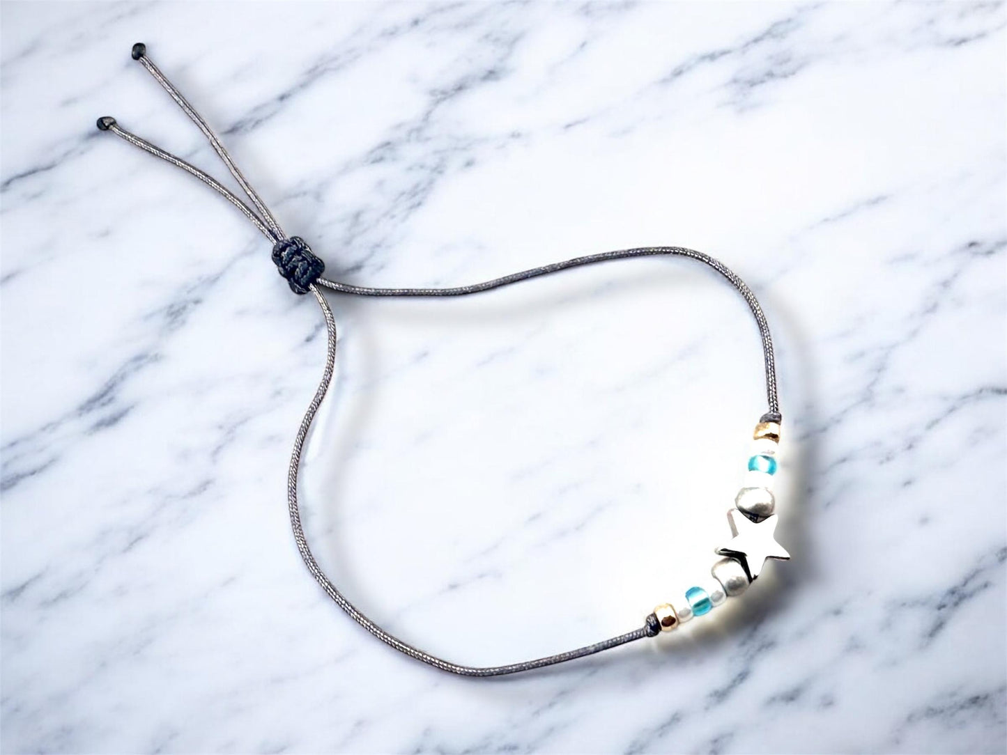 Feines Makramee Armband in Blau & Silber mit Stern
