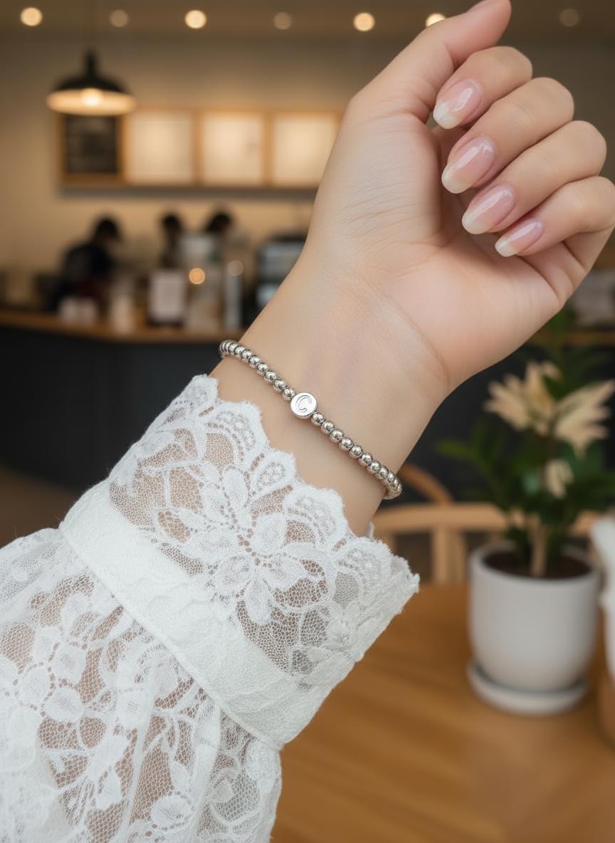 Personalisiertes Armband "Silver Letter" aus Edelstahlperlen