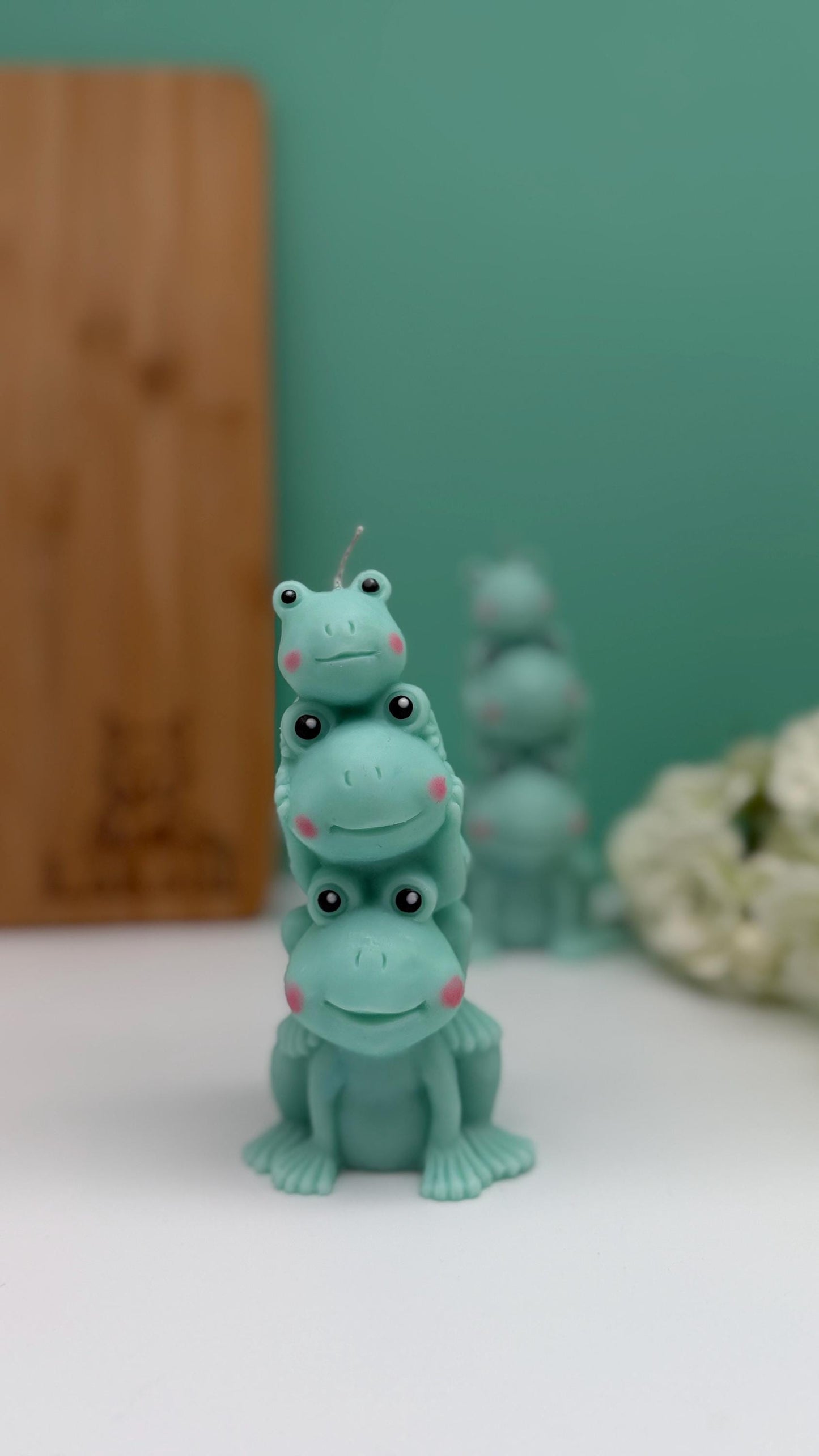 Frosch Kerze aus veganem Sojawachs - handbemalt