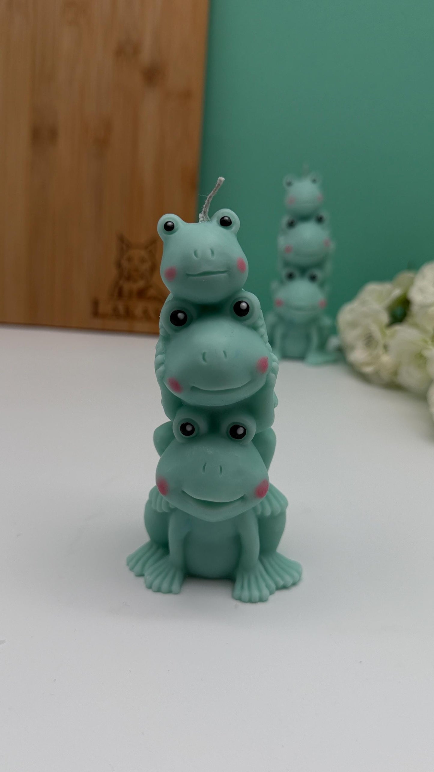 Frosch Kerze aus veganem Sojawachs - handbemalt