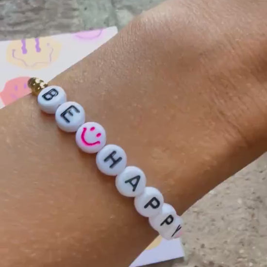 Personalisiertes Armband mit Smiley in Rosa und Gold aus Edelstahl